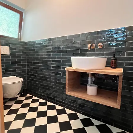 Graceland Apartment *